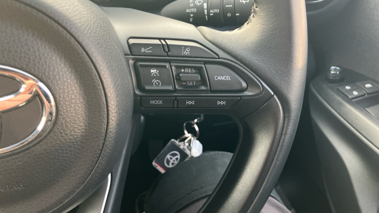 Toyota Yaris 1.5 Hybrid Design 5dr CVT Hybrid Hatchback